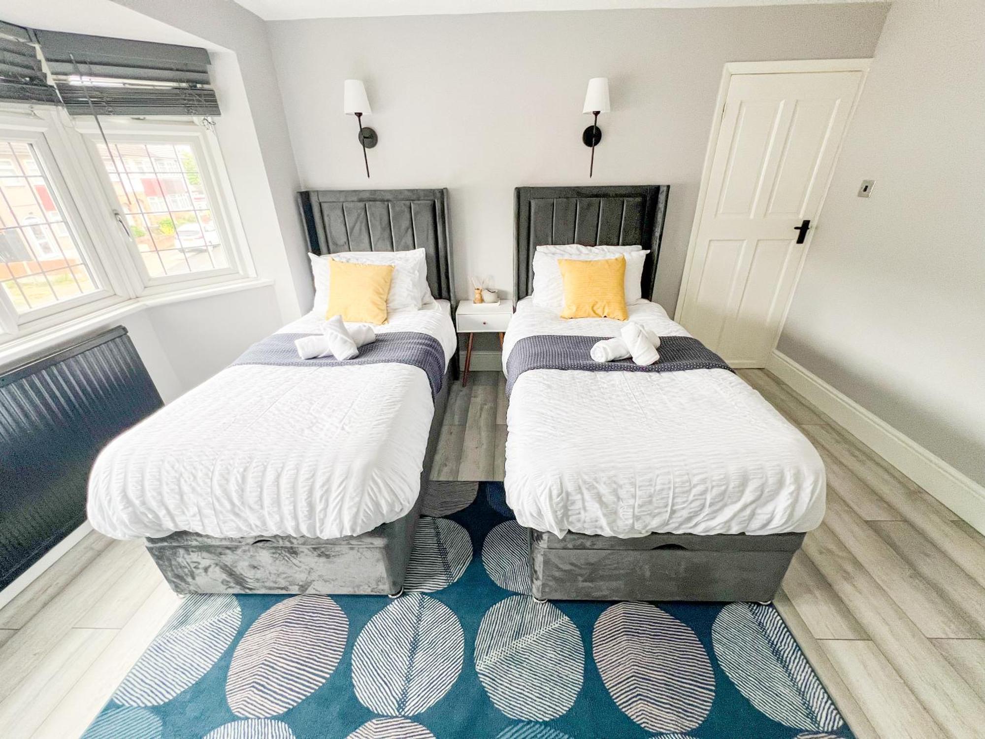 Beautiful Newly Renovated House In Rainham Essexヴィラ エクステリア 写真